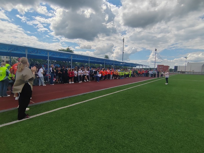 Спортивный праздник в честь открытия летних школьных лагерей