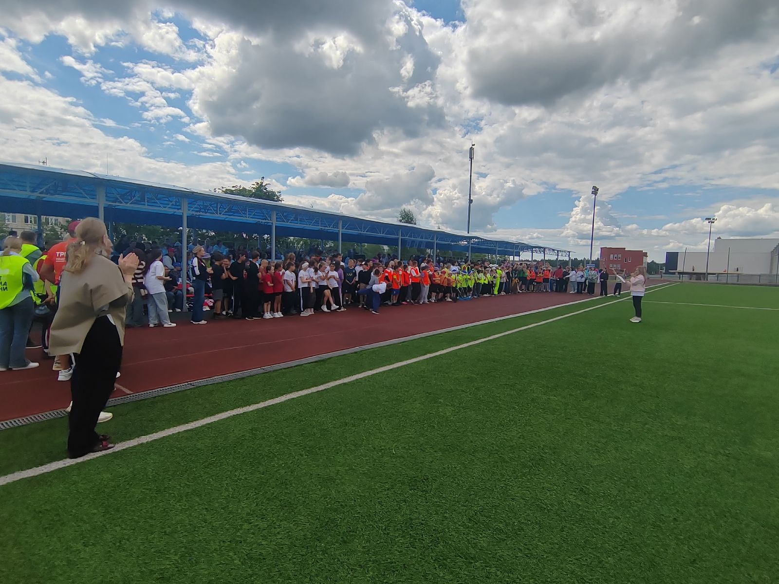 Спортивный праздник в честь открытия летних школьных лагерей